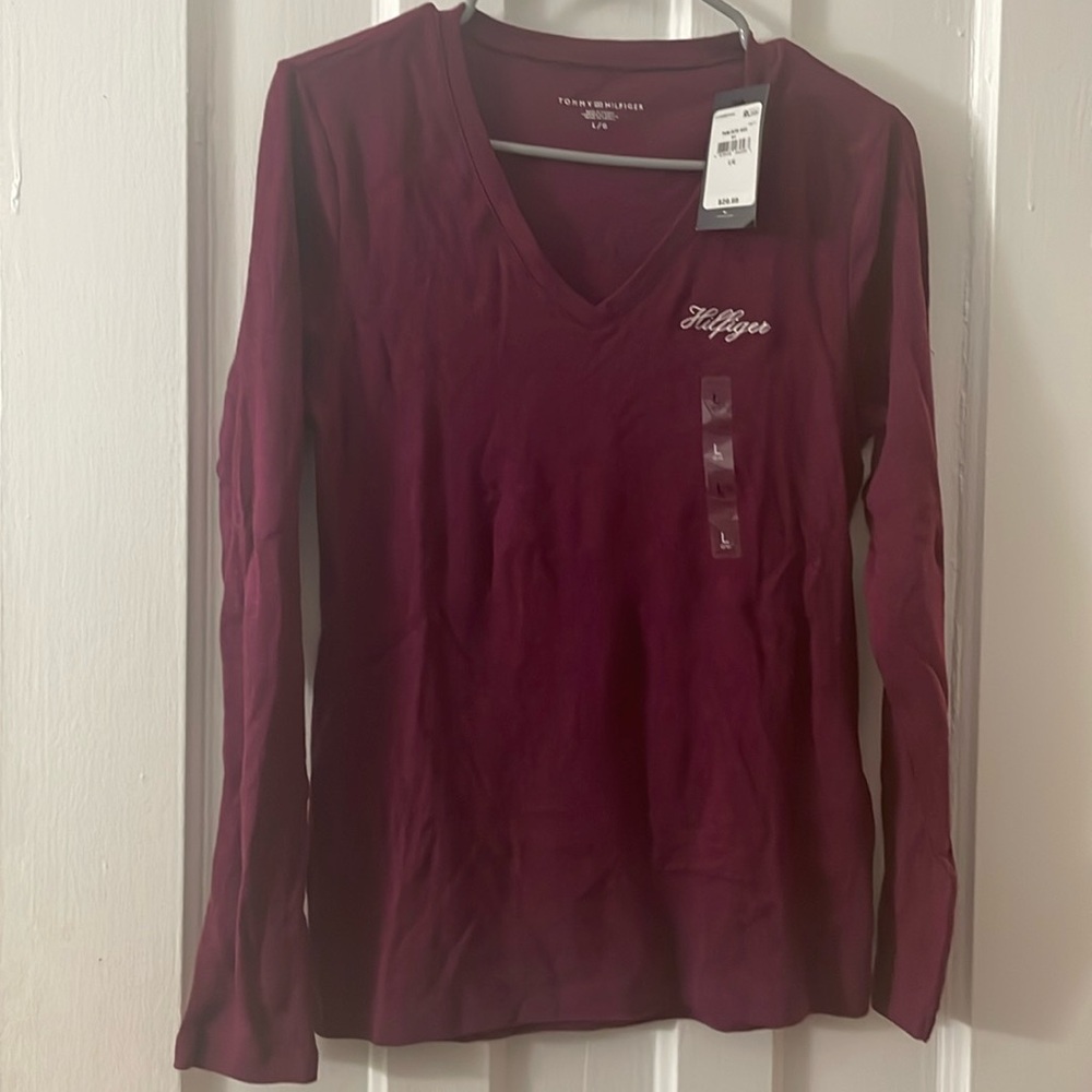 V-neck long sleeve pullover shirt